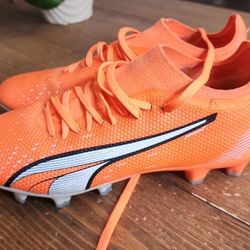 Puma ULTRA cleats. Size 7W
