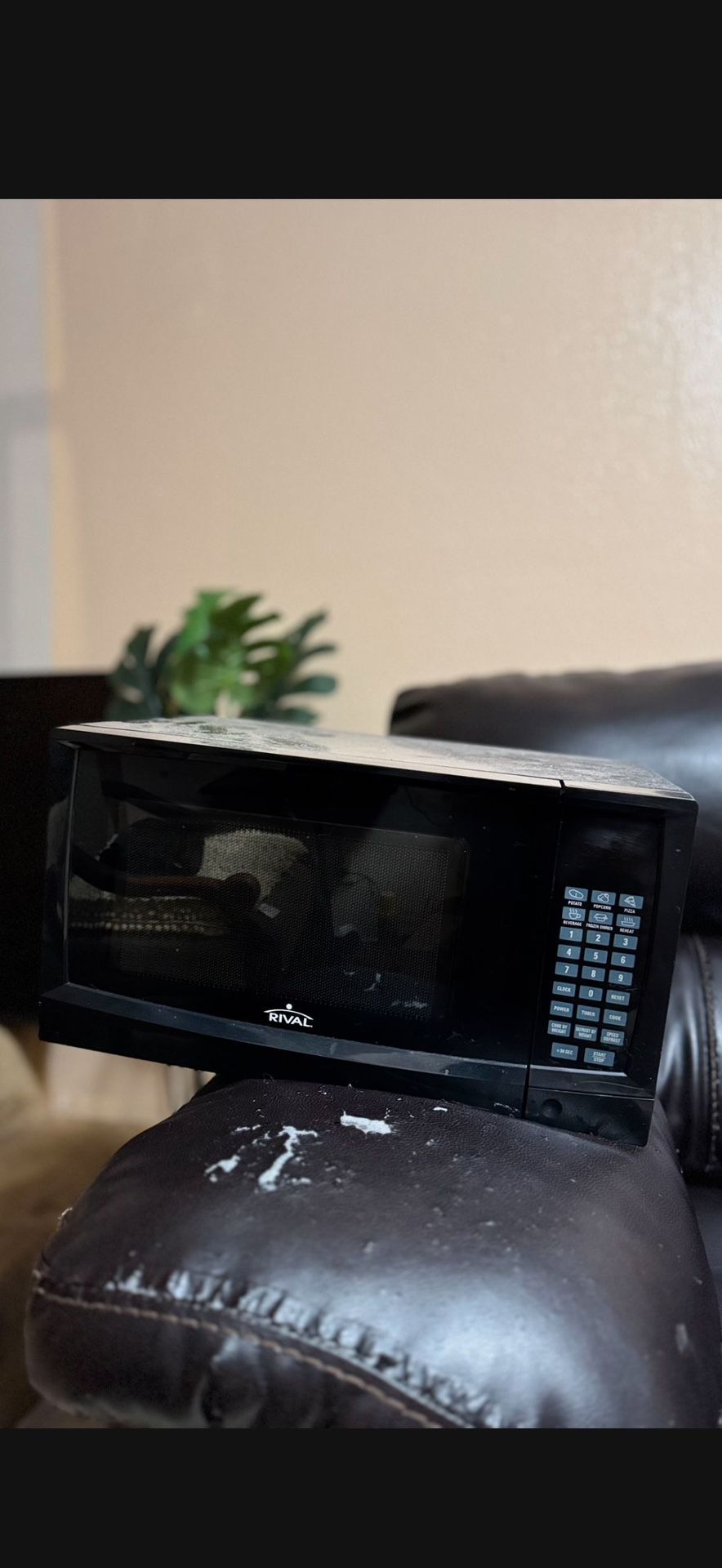 Rival 900W Microwave