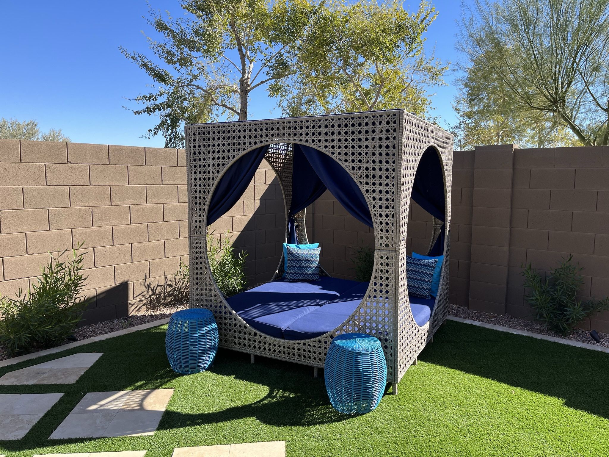 Brennon cube patio daybed with cushions sale