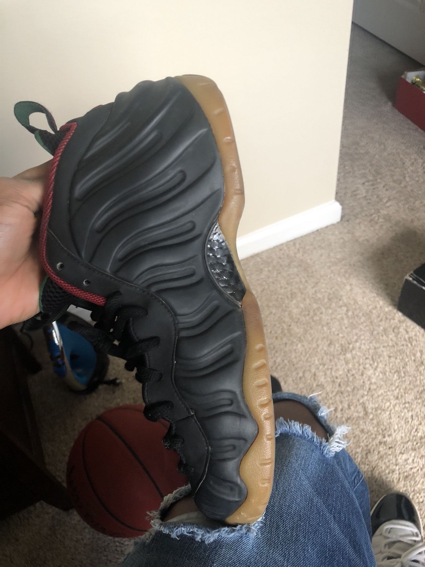 $135 GUCCI FOAMS SZ 10.5 Can’t fit anymore Need Gone Tonight
