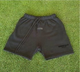 Black essential shorts