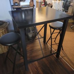 Pub Table With 2 Stools