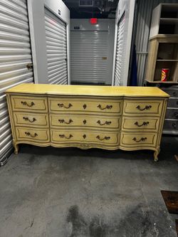 French Provincial 9-Drawer Dresser
