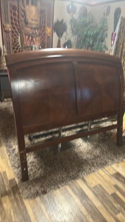 Queen size complete bed