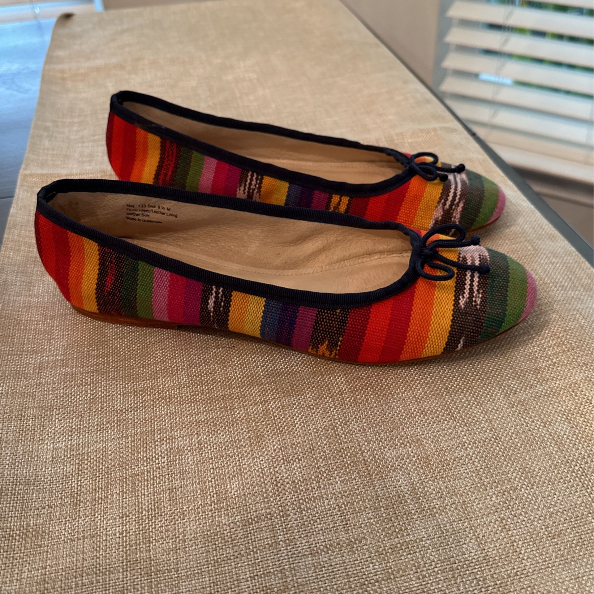 2568 Women’s Mag Multicolored Flats