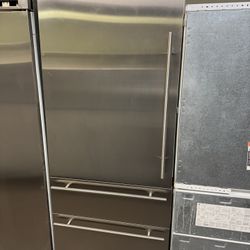 Viking 36”Wide 7Series Built In Bottom Freezer Refrigerator Stainless Steel 