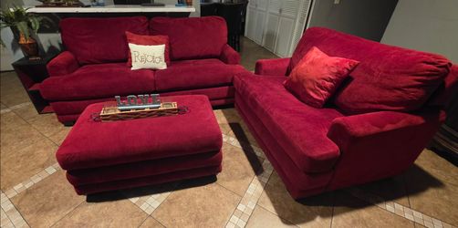 Red sofa set like new conditions 👌 3 pieces sofa love seat and ottoman clean no pets no smoking