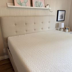 Like New Queen Bed And Mattress 