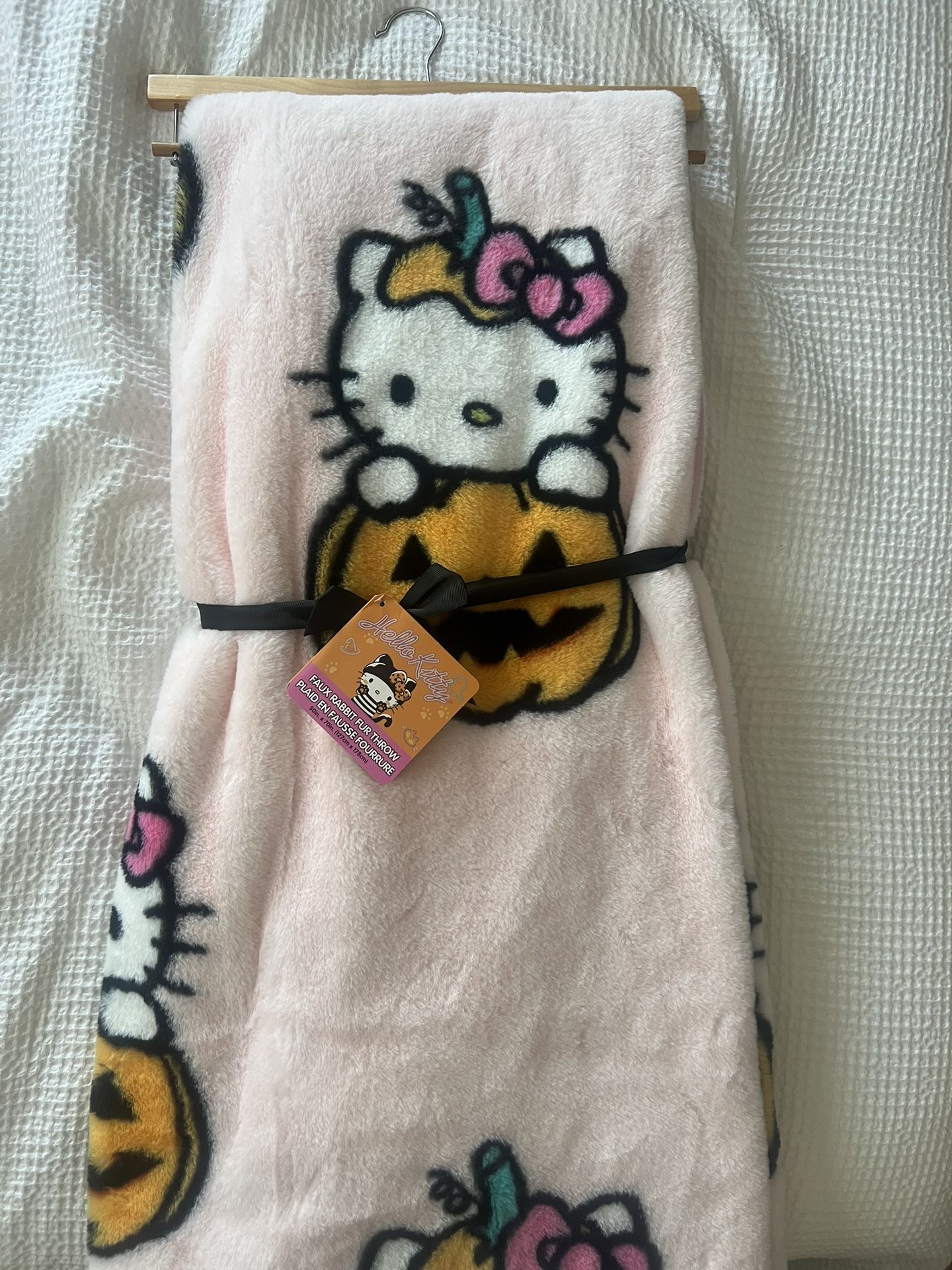 HELLO KITTY BLANKET