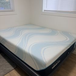 Tempur-Pedic ProBreeze Medium Hybrid Queen Mattress 