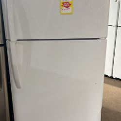 FRIGIDAIRE FFTRTW 18-cu ft Top-Freezer Refrigerator 9W