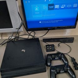 1tb playStation 4 Pro With 2 Controllers 