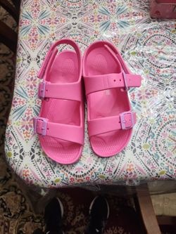 Kids Oshkosh, bgosh. Sandals Size 13