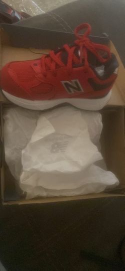 Brand New Pair Of Red, Black, & White New Balance Size 6c  UK 5 1/2
