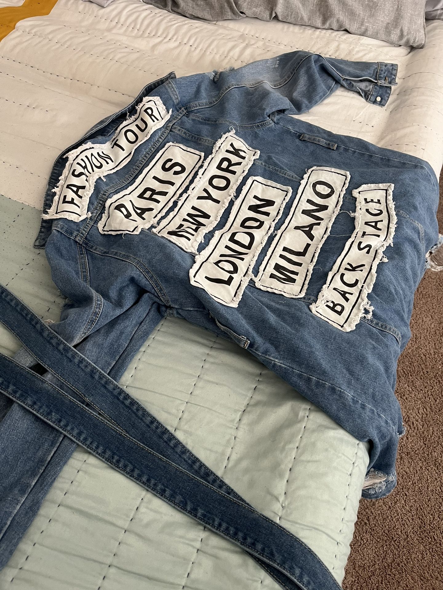 Jean Jacket 🧥 Size Medium