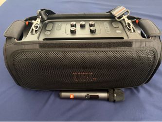 JBL PartyBox on-the-go essential with microphone