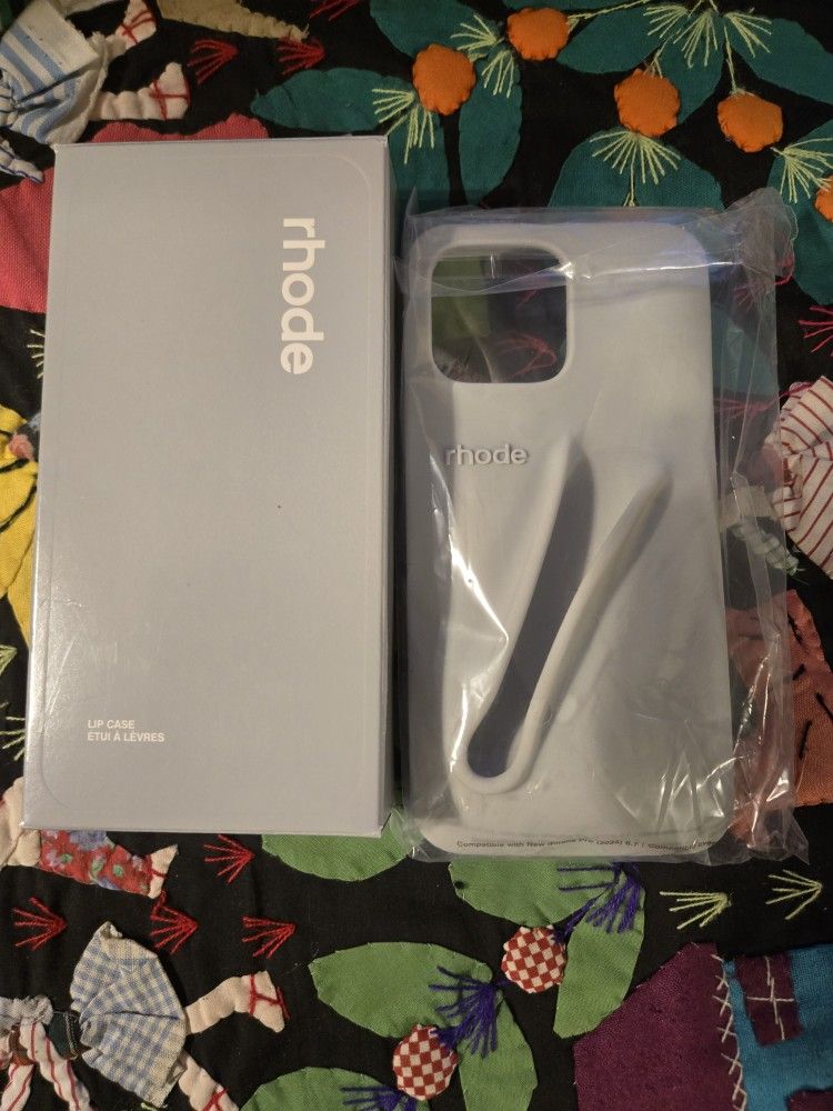 IPhone 16 Pro Max Lip Case