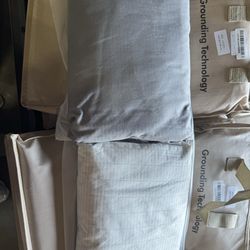 Two Sizes / Two Colors Grounding Fitted Sheet – Brand New Local Pickup  Description Brand new grounding fitted sheet (fitted sheet only, mattress not 