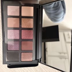 Brand New haus Labs Make Up Palette
