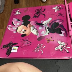 *FREE* Minnie Mouse table And Chairs 