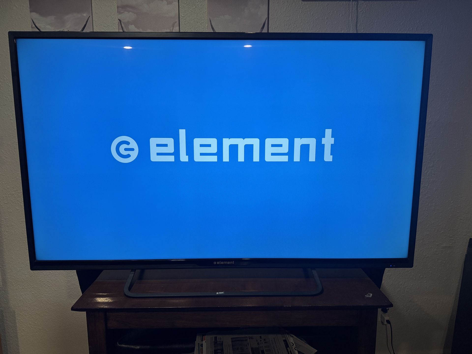 55 Inch UHD ELEMENT TV