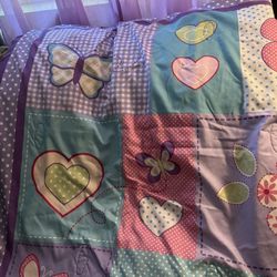 Girls Super Cute Full Quilt, With 2 Sets Matching Curtains. 
