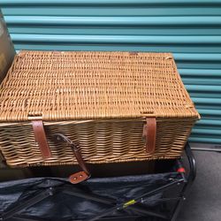 Waterproof Wicker Picnic Basket for 4 Persons w/Blanket, Wine Glasses and Insulated Cooler