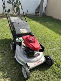 Lawnmower Honda HRR216 Gas Lawn Mower Self Propelled
