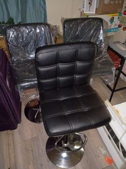 3 BARSTOOLS