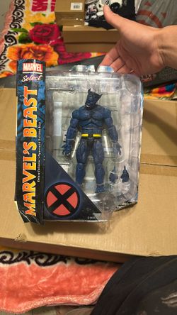 MARVEL SELECT BEAST FIGURE WITH DIORAMA BASE 