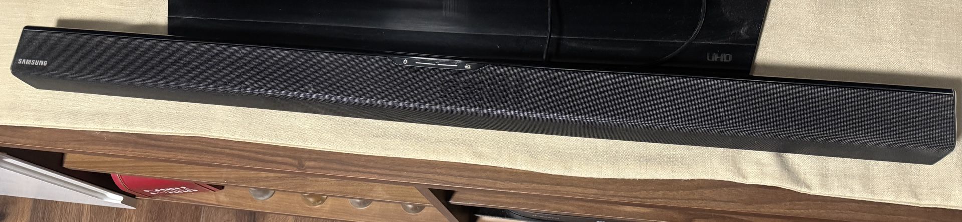 Samsung Soundbar And Subwoofer 