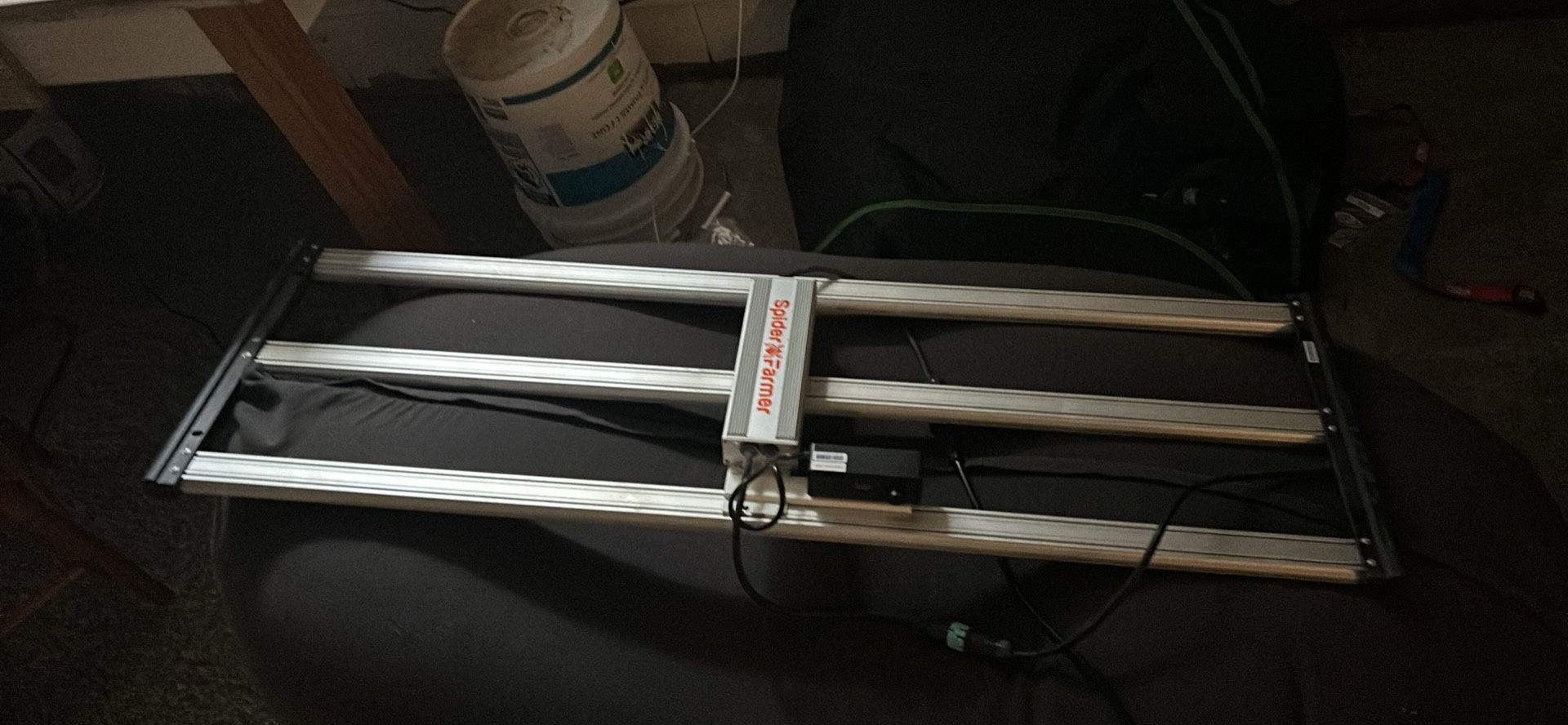 320 Watt 2x4 Full Spectrum Free Grow Light