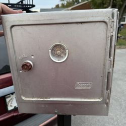 Coleman Camp Oven 