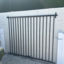 Metal Gate Panels