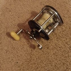 Vintage True Temper 923c Fishing Reel.