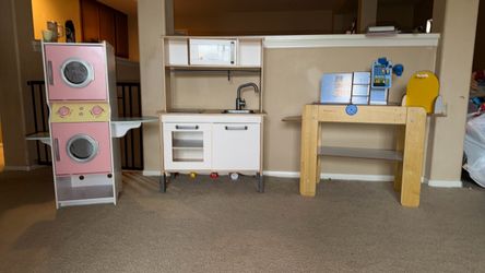 Play kitchen/ store/ washer and dryer