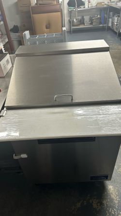 Stainless commercial refrigerator it has a single door