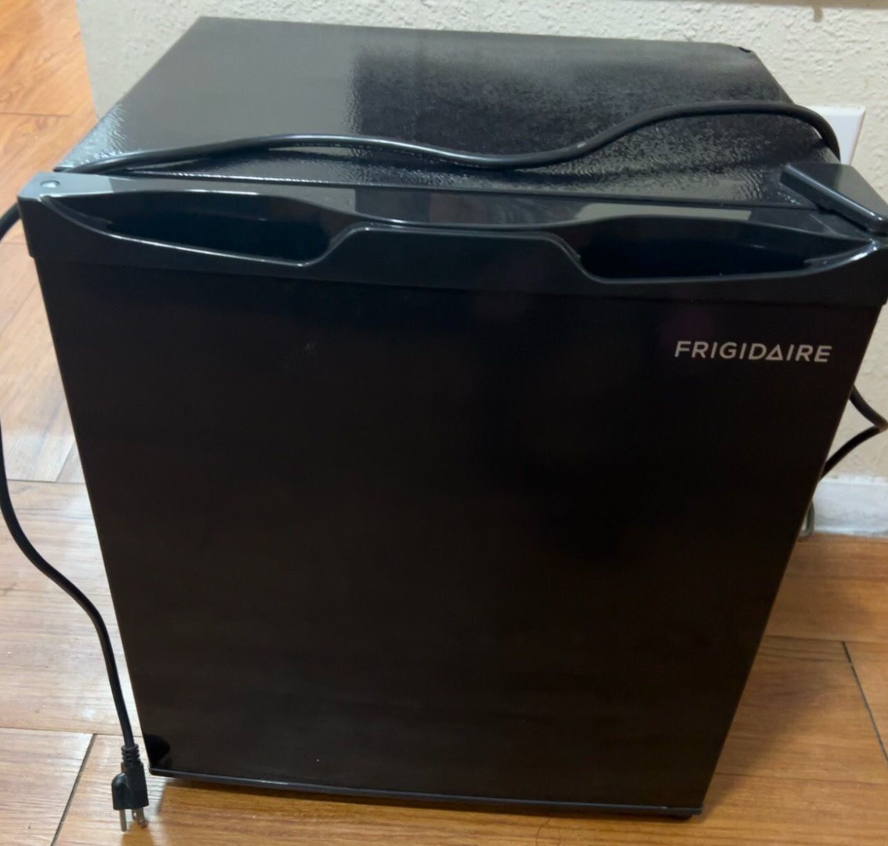 Frigidaire 1.6 cu ft Compact Mini Fridge, Perfect for Home or Office, Contemporary Series, Black, 1.6 cu ft