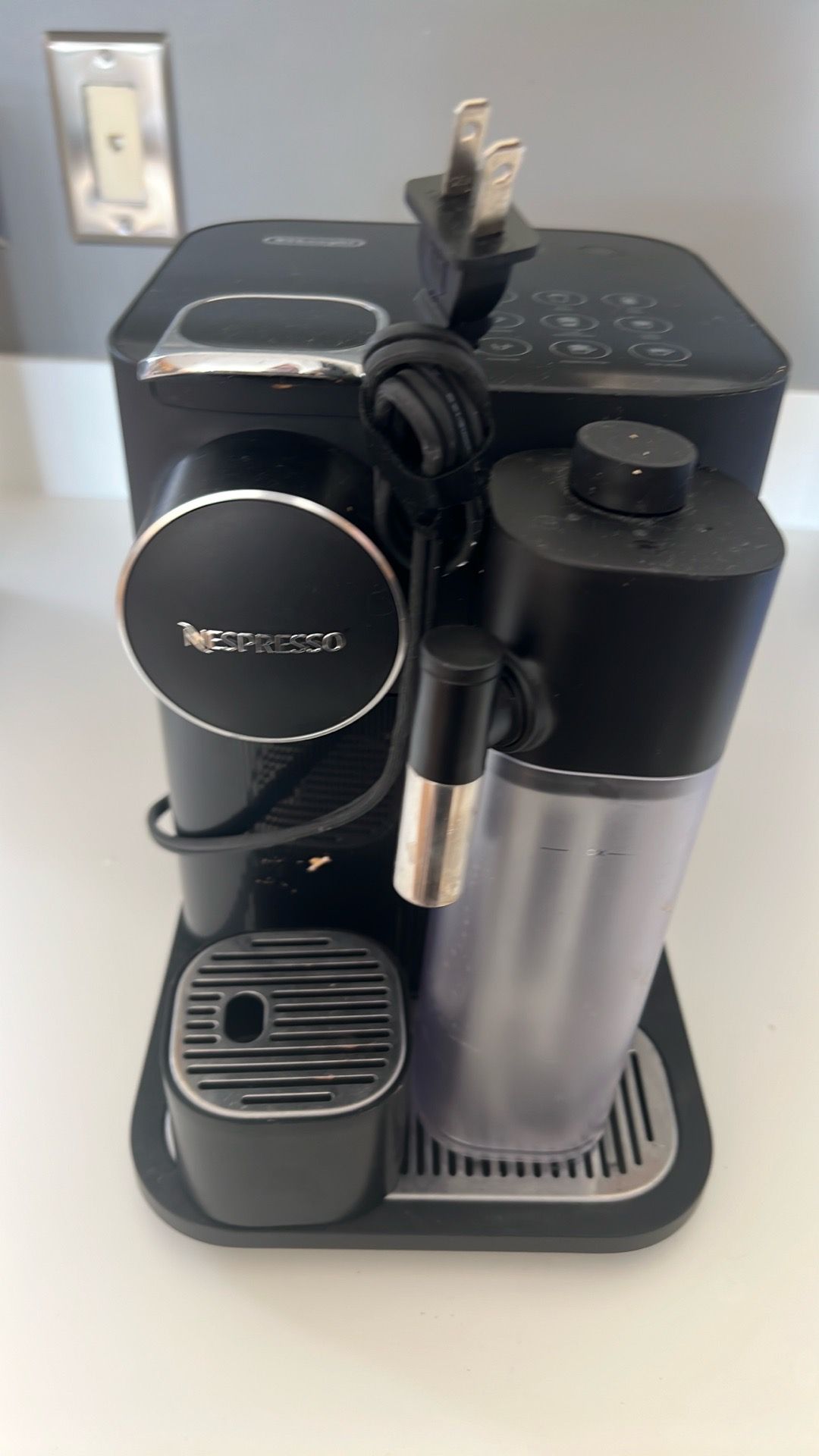 Nespresso machine De LONGHI