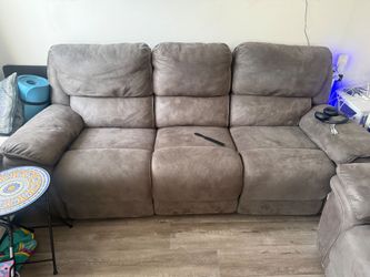 Recliner sectional