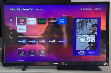 Philips 32” Roku Smart TV w/ Remote – Excellent Condition