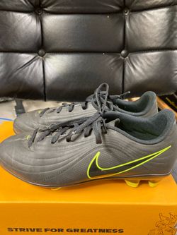 Nike soccer cleats Size 5