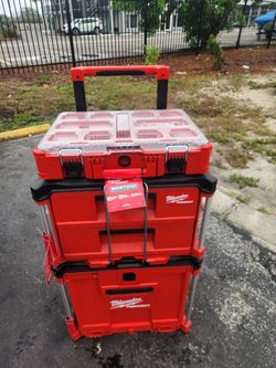 Selling a Milwaukee Packout Rolling Toolbox Combo Set