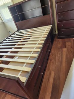 Free queen size bed mist pick up