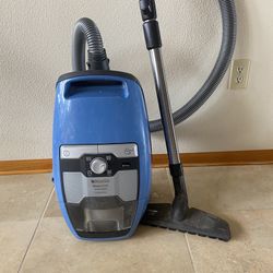Miele Blizzard CX1 Bagless Vacuum Cleaner