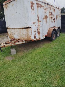Enclosed trailer pulls good needs work