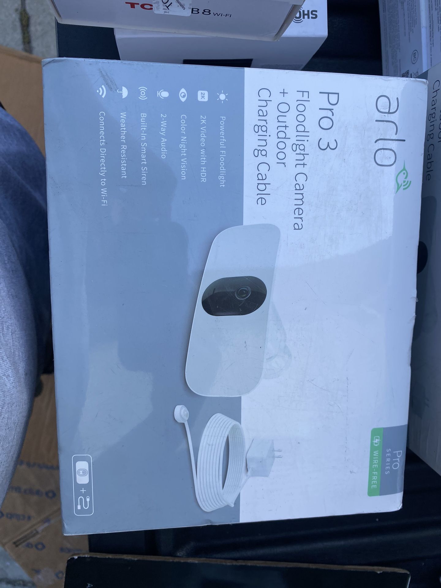 Arlo - Pro 3 Floodlight Camera - FB1001 - White