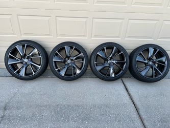 Genesis g70 prestige 19” wheels Oem w continental tires