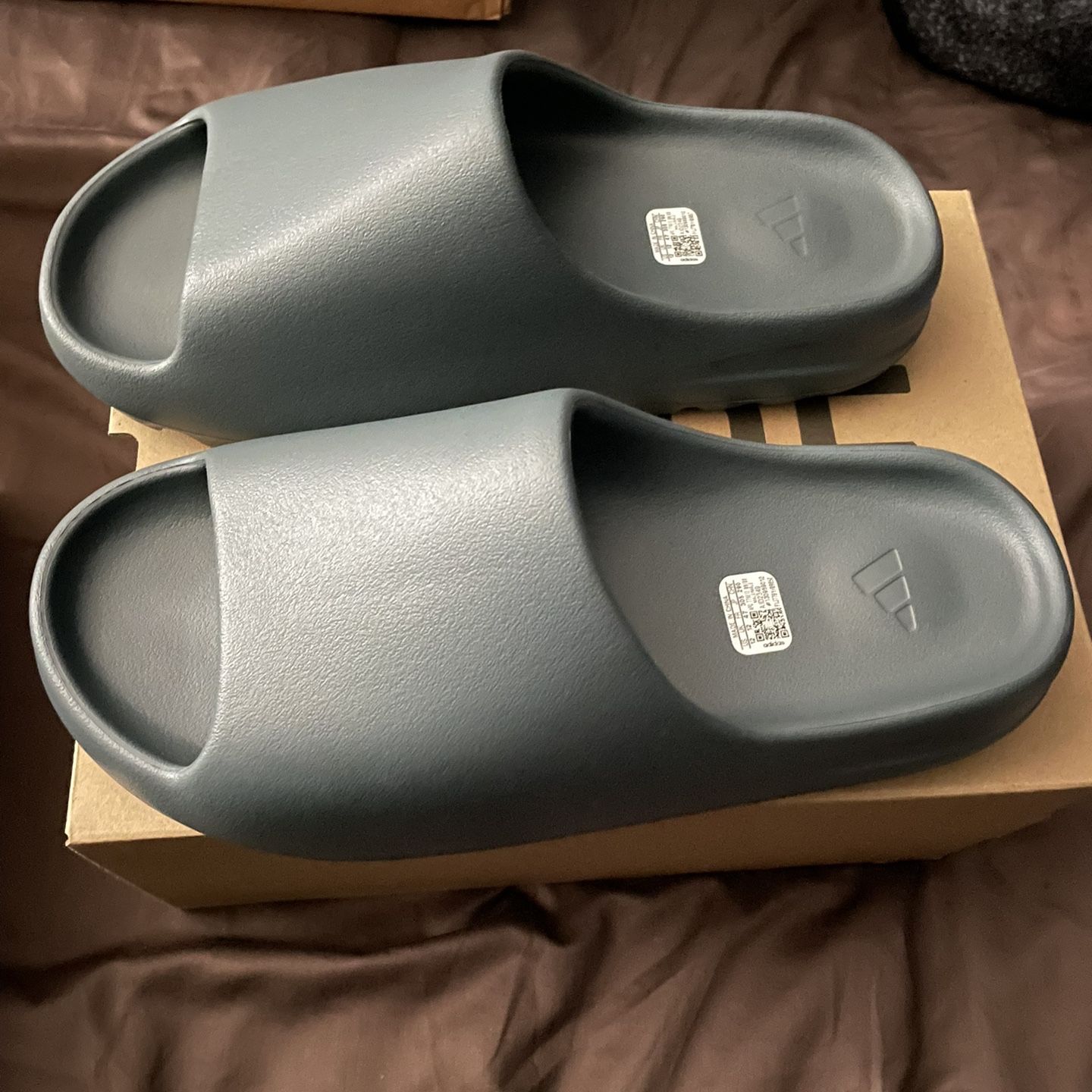 Yeezy Slide Slate Grey Size 12 MEN for Sale in Chula Vista, CA - OfferUp