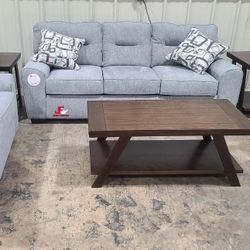 Brand New! 2pc Living Room Set😍
Take it home with $39down
Hablamos Español Y Financiamos 🙋